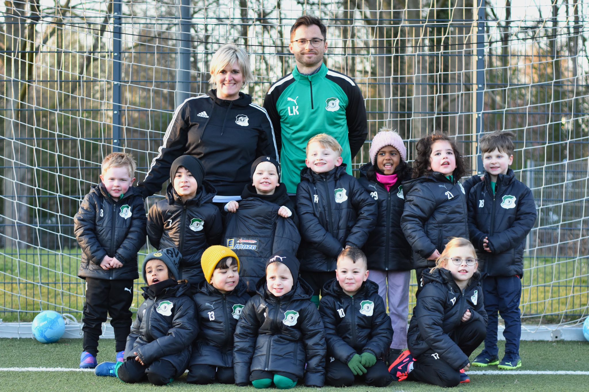 Fußballkindergarten bedankt sich bei EDEKA Abaza für Winterjacken post thumbnail image
